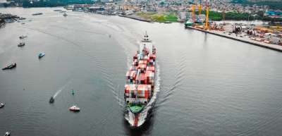 Porto de Santos deve atingir marca histórica de 100 milhões de TEUs movimentados em 2026