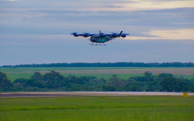 Eve Air Mobility avança em programa de eVTOL e expõe simulador de voo em evento no Reino Unido