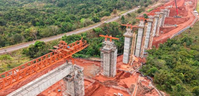 Arauco inicia instalação das vigas de ponte ferroviária em Inocência (MS)