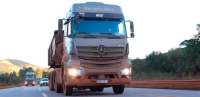 GTS Transportes inicia operação na mineração com 26 caminhões Mercedes-Benz Axor