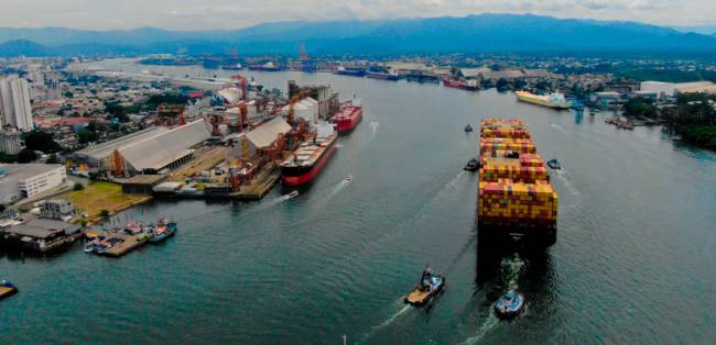 Porto de Santos registra recorde na movimentação de contêineres em agosto
