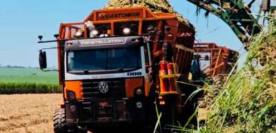VAMOS utiliza caminhão semiautônomo em operação de transbordo de cana da Adecoagro