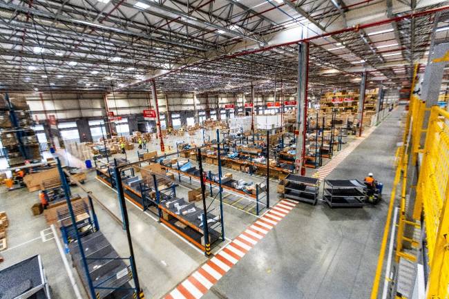 CSI Cargo e Dinamik Rental transformam operação de 60 mil m² com robôs autônomos, WMS e telemetria