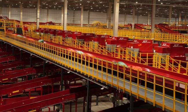 J&T Express inaugura CD de R$ 75 milhões em Guarulhos com sorter para 2 milhões de encomendas por dia