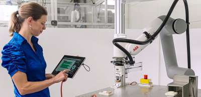 ABB Robotics lança interface para operar e programar robôs com tablets e computadores